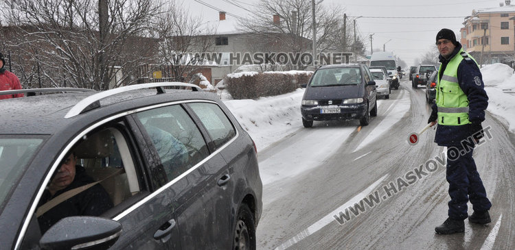 Опел се вряза челно в джип в Болярово