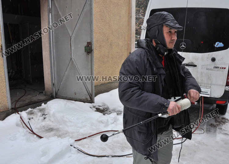 Техници от EVN Пловдив пристигнаха в МБАЛ, аварията сериозна	