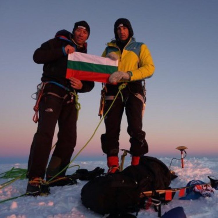 Български алпинисти са спасени в Антарктида