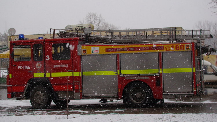 Късо съединение във външното тяло на климатик е причинило пожар в апартамент в Димитровград 