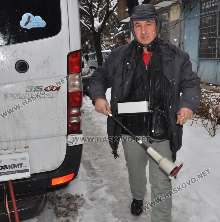 Техници от EVN Пловдив търсят повредата в МБАЛ Хасково