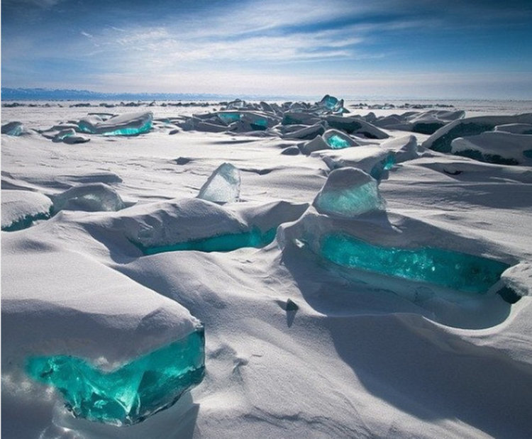 Лед покрива цялото езеро Байкал (видео)