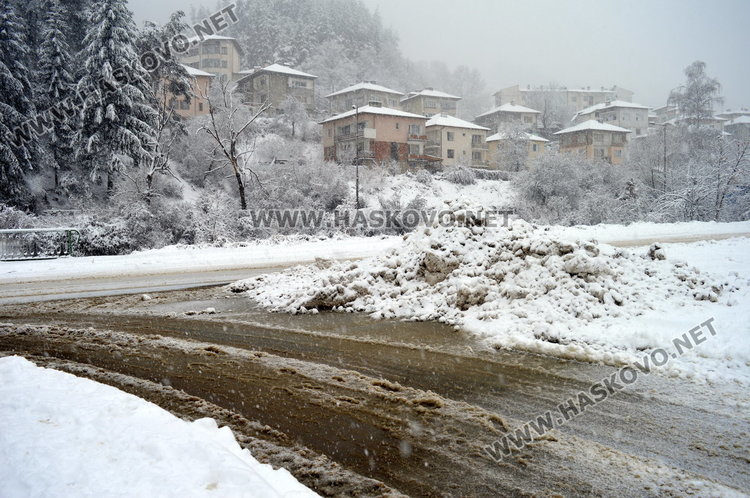 Седем катастрофи с щети, остават ограниченията за товарни коли