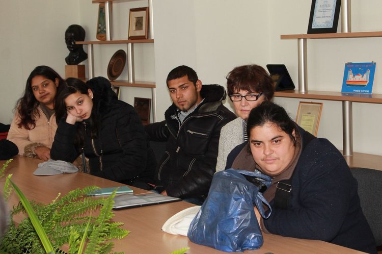 Безработни младежи получиха сертификати за цветари и озеленители