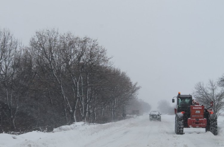 Огромни преспи затвориха пътя Димитровград -Симеоновград