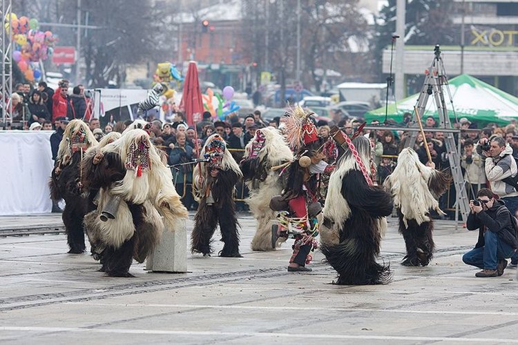 В последните три дни на януари Перник отново ще е маскарадната столица на Европа (Програма на Сурва`2017)