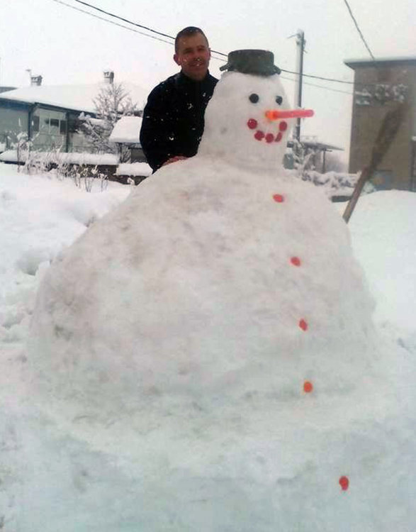 Десетки снежковци поздравяват хасковлии в международния си празник