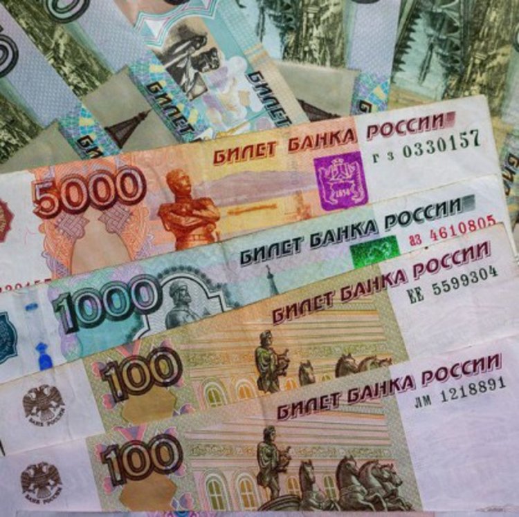Руснаците затягат коланите - по-малко храна и по-скъпи коли