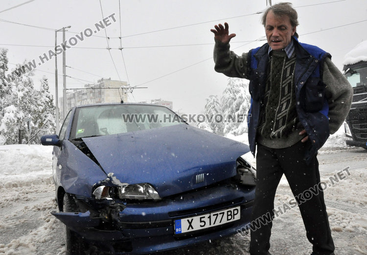 Шофьорът на фиата се ядосваше заради нелепата катастрофа