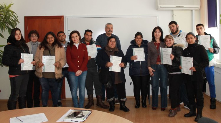 Безработни младежи получиха сертификати за цветари и озеленители