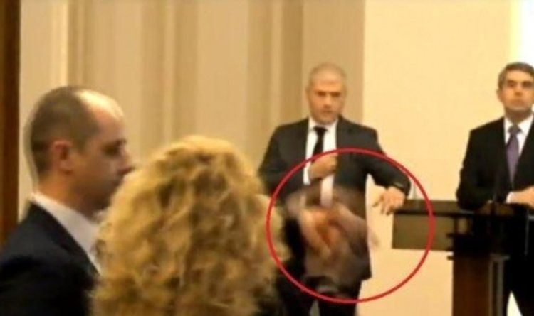 Охраната на президента изхвърли Илиана Беновска