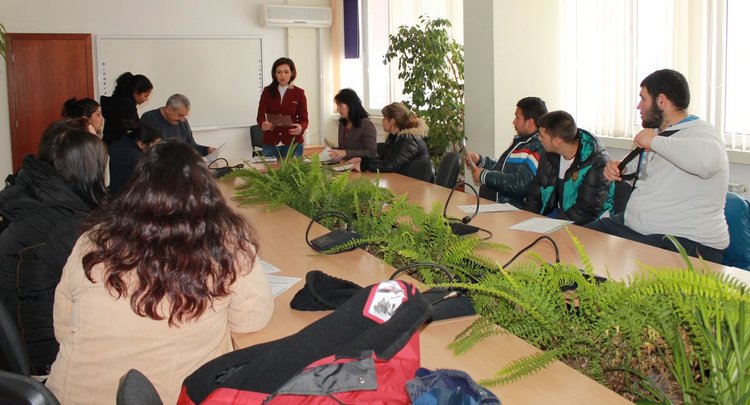 Безработни младежи получиха сертификати за цветари и озеленители