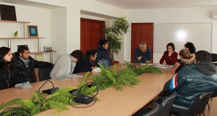 Безработни младежи получиха сертификати за цветари и озеленители