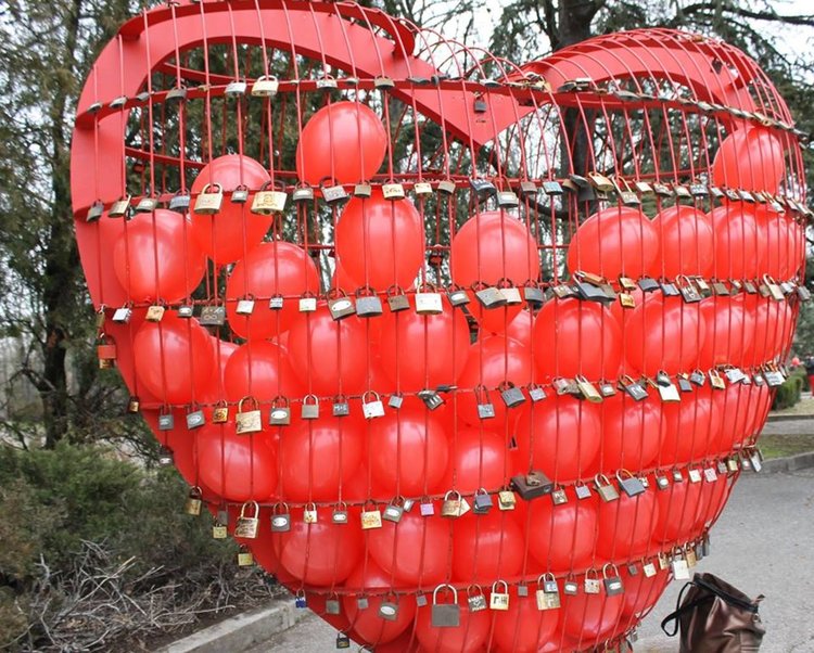 Провокират младите хора в Димитровград с конкурс за Св.Валентин