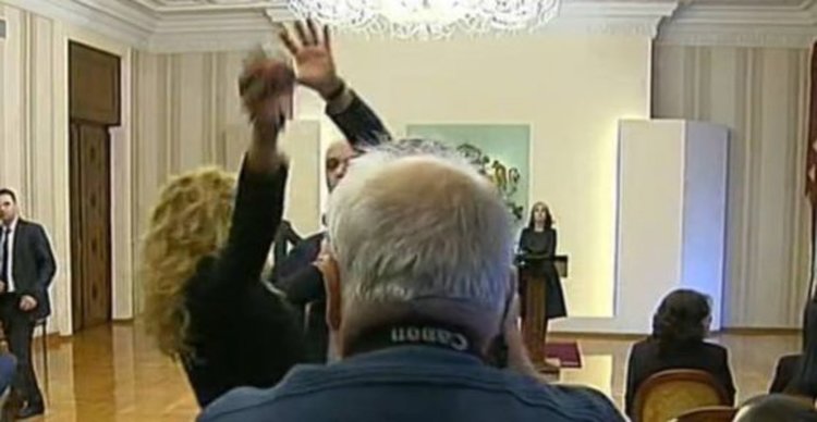 Охраната на президента изхвърли Илиана Беновска