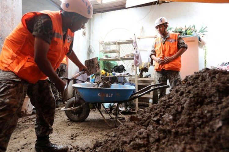 15 пострадали при страшни наводнения в Перу (видео)  