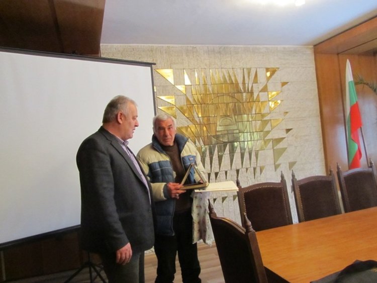 Кметът Мелемов поздрави една от емблемите на смолянския футбол,  Станко Динев, за  70 – годишния му юбилей