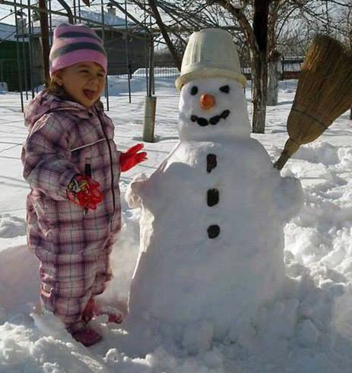 Десетки снежковци поздравяват хасковлии в международния си празник