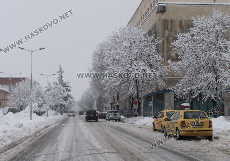 Меричлери без ток, множество сигнали за закъсали коли в града