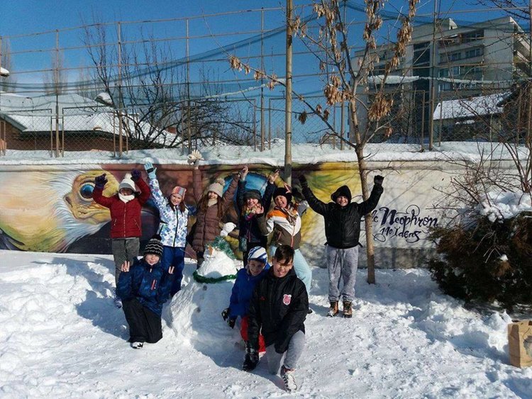 Десетки снежковци поздравяват хасковлии в международния си празник