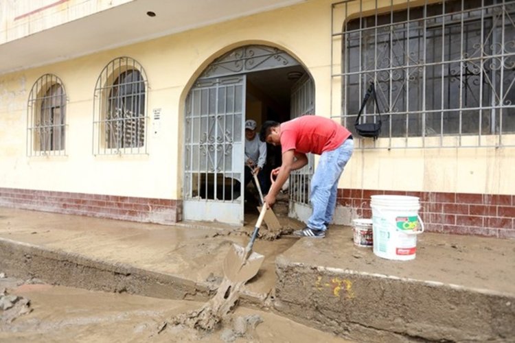 15 пострадали при страшни наводнения в Перу (видео)  