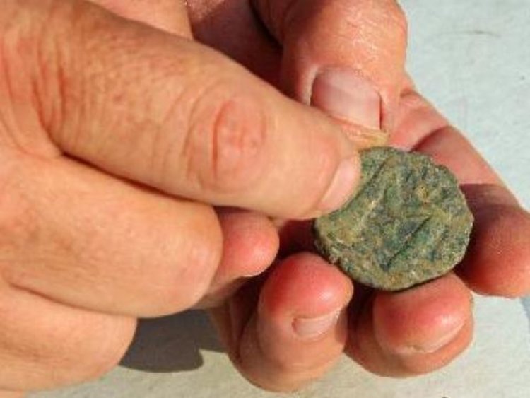 Задържаха мъж заради антични монети