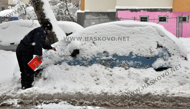 Засипват с глоби паркираните коли по булевардите в Хасково