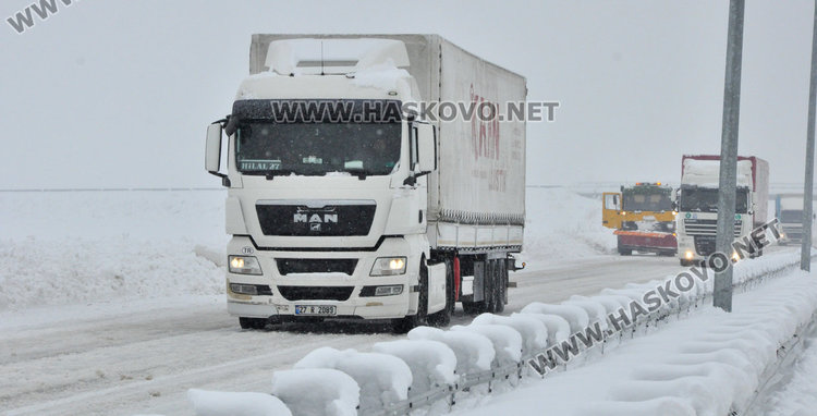 Затрупаха със сигнали областна администрация и кметства за непочистена магистрала