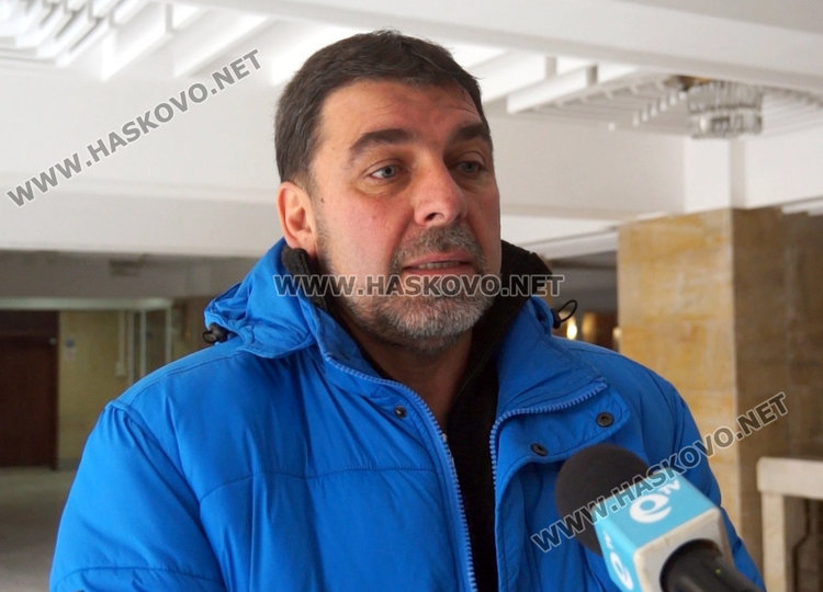 Шефът на ВиК Смолян инж. Николов призовава хората да не пускат водата денонощно, защото водоемите са почти сухи и кризата се задълбочава,