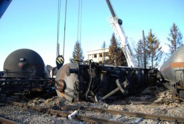 Нова версия за Хитрино: Стърчаща релса е пробила цистерната