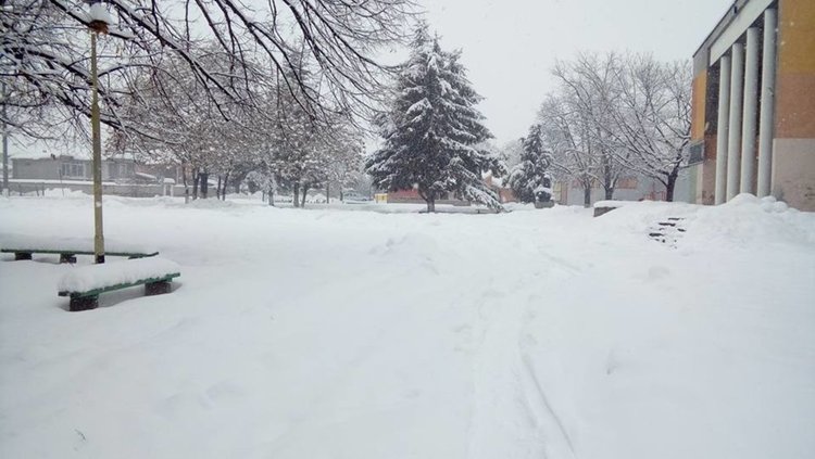 Възмутен дебърец предложи помощта си за разчистването на снега