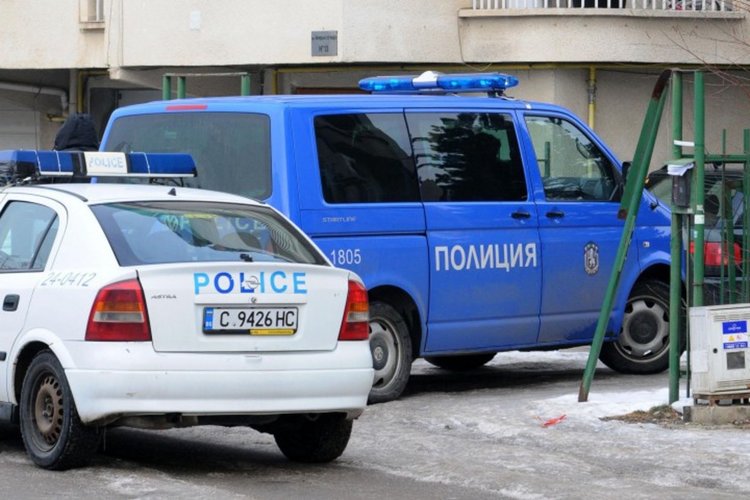 Син удуши възрастния си баща и се предаде