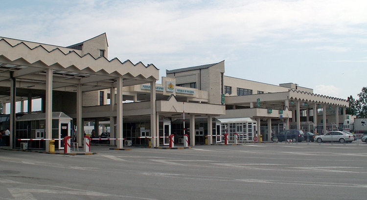 От 10 часа днес не се пропускат товарни автомобили през ГКПП - Промахон