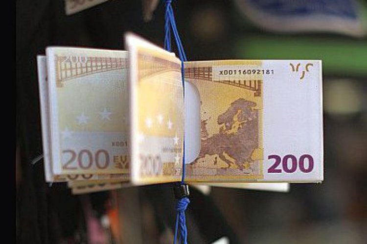 Фалшиви куриерски фирми мамели нашенци в чужбина