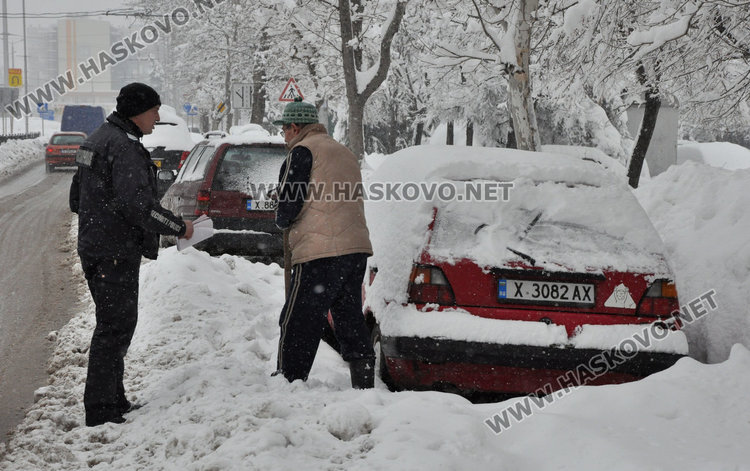 Засипват с глоби паркираните коли по булевардите в Хасково