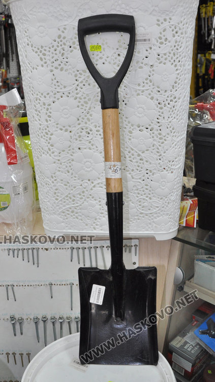 Железариите продават по 100 лопати на ден заради преспите