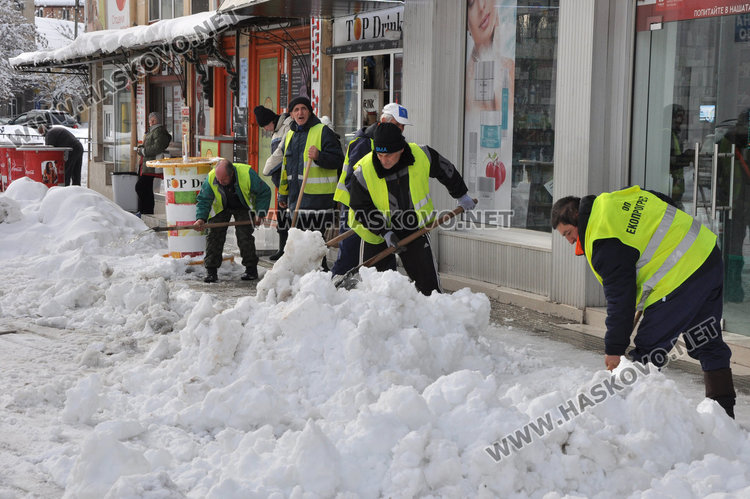 Глобяват и за непочистените висулки, общината  извозва снега