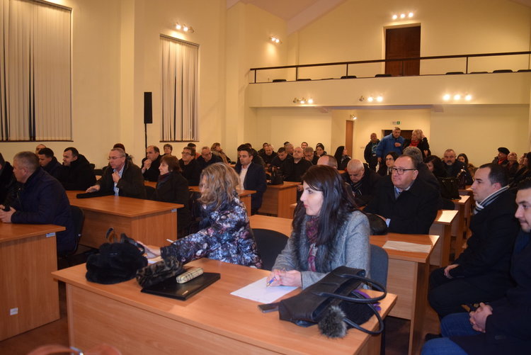 Бурен дебат на общественото обсъждане на бюджета,говориха гражданите,политиците мълчаха