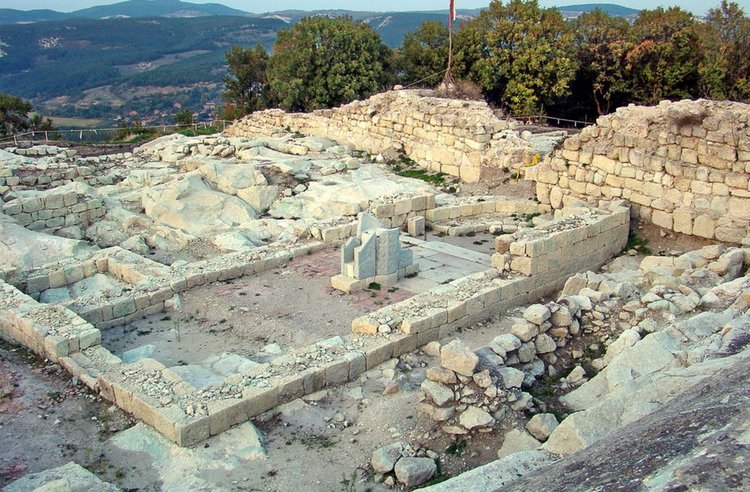 Повече от 75 хиляди туристи изкачиха Перперикон през 2016 година