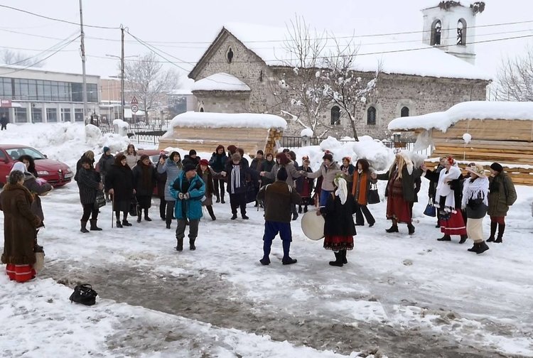 Ентусиасти от Дълбок извор намериха цаката на демографската криза