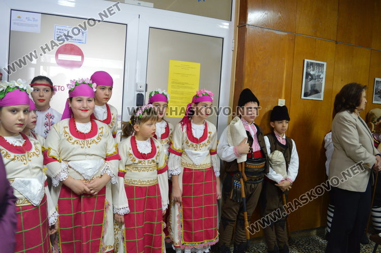 Със 72 повече бебета родени през миналата година, вижте какво си пожела шефът на Родилното отделение д-р Стефан Тодоров на празника