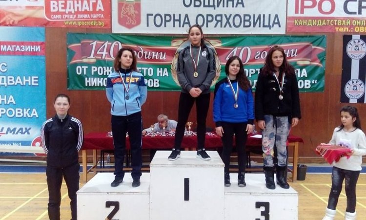 Три медала за женската борба в Димитровград от държавно първенство
