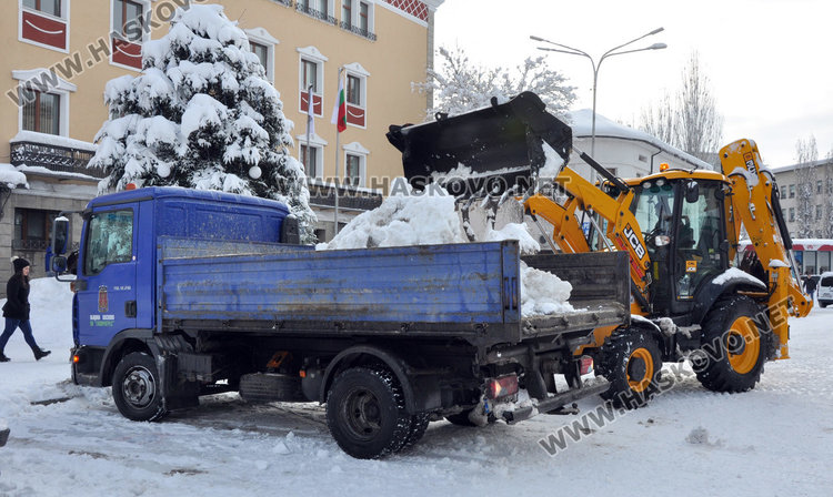 Глобяват и за непочистените висулки, общината  извозва снега