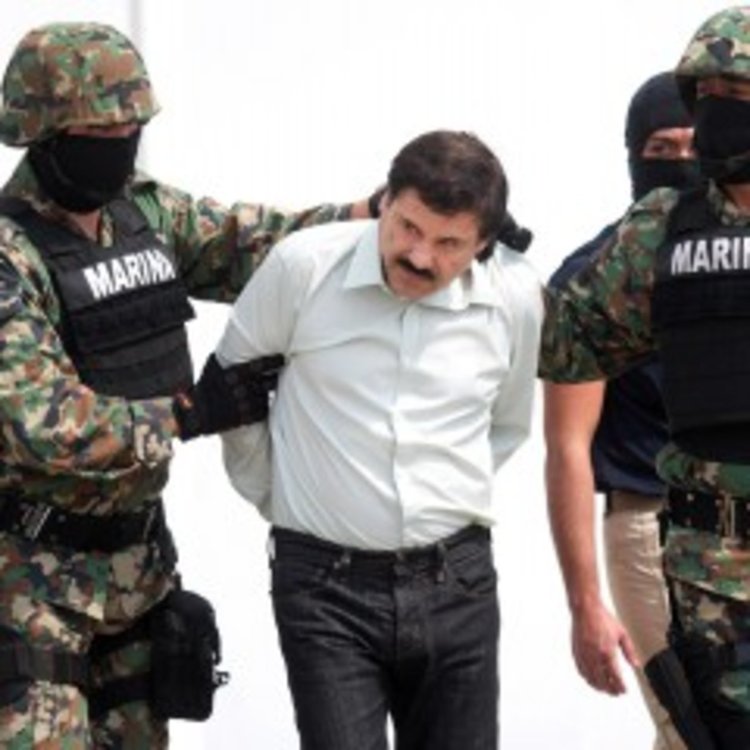 Мексиканските власти екстрадираха нарсобоса Ел Чапо в САЩ