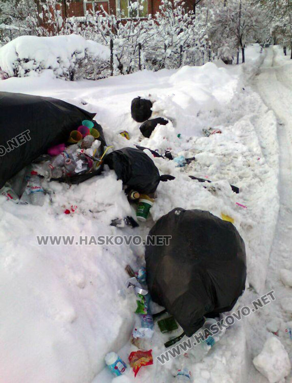 Читатели: От две фирми за чистота нито една, боклукът на улицата