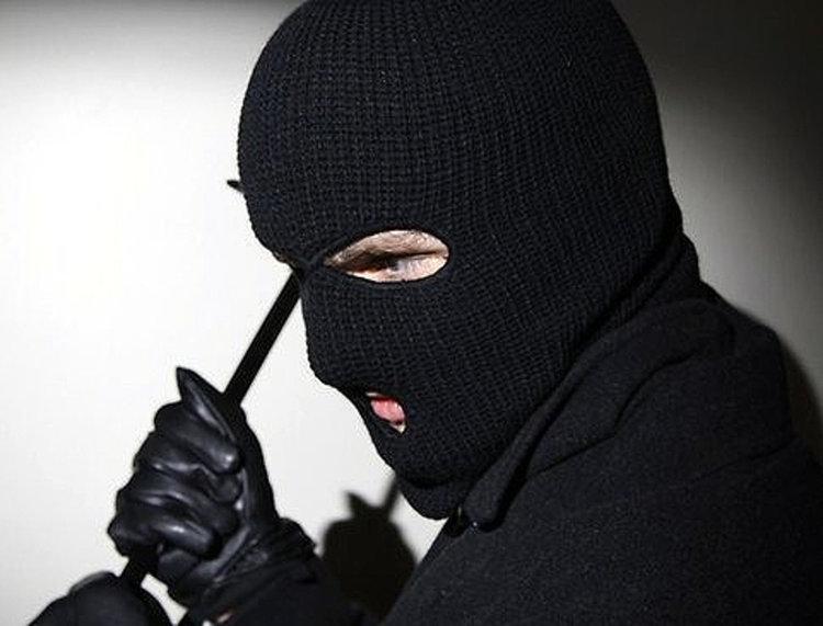 Задържаха двама криминално проявени за бруталния грабеж в Симеоновград