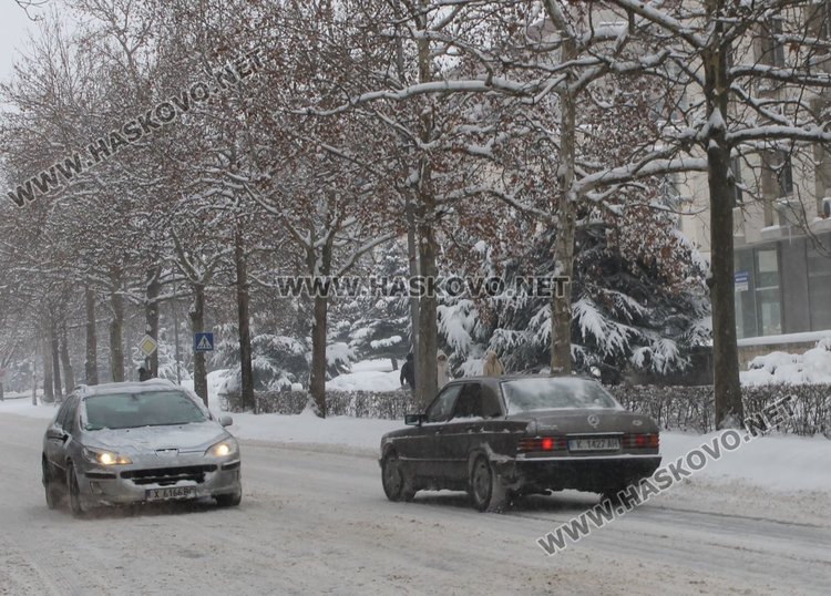 Зимната обстановка в Хасковска област остава сложна