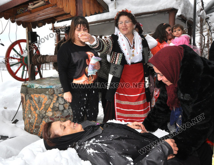 Пъргавите узунджовски баби пощуряха на празника си