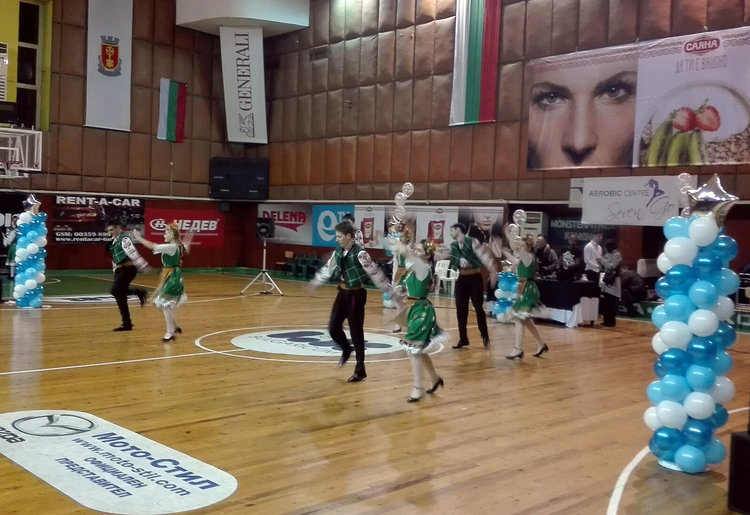 Концертът в помощ на Ники препълни зала „Дружба“ в събота вечер