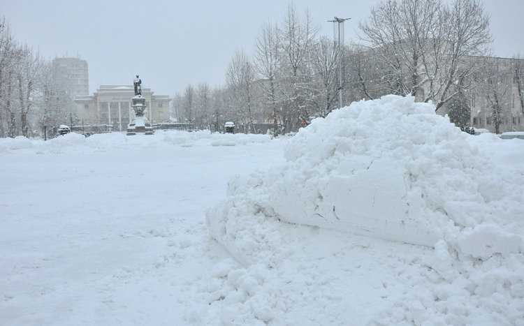 Спряха лифта към „Орфей“. Бисери изпод преспите в Хасково